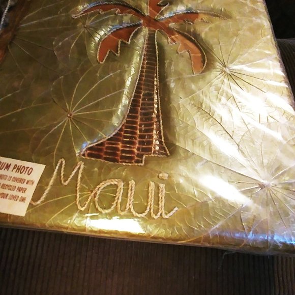 Vintage Handcrafted Banana Leaf 'MAUI' scrapbooking Album - Picture 2 of 6